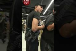 В киевском супермаркете избили двух пьяных неадекватов (видео)