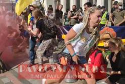 В Киеве активисты подрались с полицией (видео)