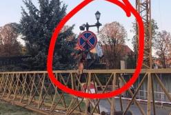 В Ужгороде упал строительный кран (видео)