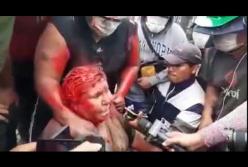 Толпа несколько часов издевалась на женщиной-мэром боливийского городка (видео)