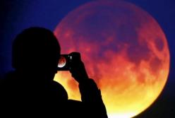 Он-лайн затмение Луны: смотрите - тучи вам не помешают (видео)