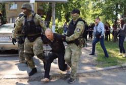 Побег заключенных из тюрьмы в Одессе: возможно, около 100 заключенных забаррикадировались внутри ​​(видео)