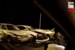 "Тормозите об отбойники": движение через Крымский мост парализовано из-за гололеда и аварий (видео)