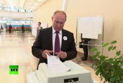 Конфуз Путина на выборах: урна не принимала бюллетень (видео)