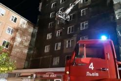 Во Львове из-за возгорания многоэтажки эвакуировали жильцов дома (видео)