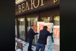 Ляшко замуровал вход в ресторан нардепа Тищенко (видео)