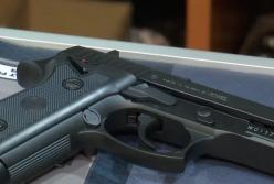 Четвероклассник пришел в класс с пистолетом (видео)