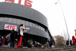 Не дождались: николаевцы сорвали торжественное открытие "АТБ" и вломились в супермаркет (видео)