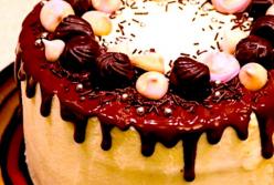 Шикарный торт "Праздник": быстрый рецепт нежного десерта без выпечки (видео)