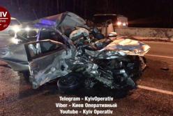 В Киеве на бешеной скорости Skoda влетела в Audi: двое погибших (видео)