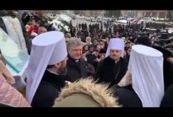 "Вас Господь попустит!": Как Порошенко разозлился из-за вопроса о коррупции (видео)