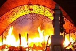 В Черновицкой области сгорела церковь XIX века (видео)