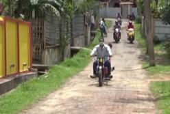 В Сети смеются над "коронавирусным" мотоциклом на время карантина (видео)