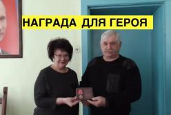 Российский оккупант, который похищал и убивал жителей Донбасса, получил награду (видео)