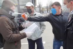 Распылили газ в лицо: в Черкассах напали на популярного блогера (видео)