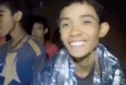 Трогательные письма от тайских детей, которые 15-ый день заперты в пещере (видео)