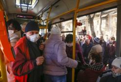 Во Львове пассажиры жестоко расправились с мужчиной, который кашлянул в автобусе (видео) 