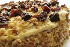 Быстрый торт с орехами и черносливом, который не требует выпечки (видео) 