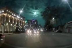 В Азии в небе заметили метеорит (видео)