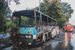 В Киеве подожгли пассажирский автобус (видео)