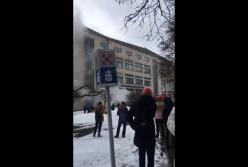 Пожар в НАУ: студенты не могли выйти (видео)
