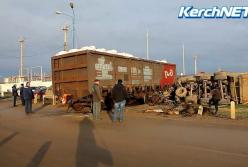 Как в Крыму поезд раздавил грузовик (видео)
