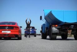 Невероятные гонки самосвала ЗиЛ против Ford Mustang (видео)