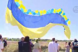 В небо над Авдеевкой запустили огромный флаг