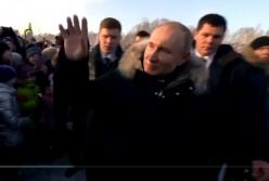 "Кому война, а кому праздник": Путин поздравлял людей "с праздником" на кладбище (видео)