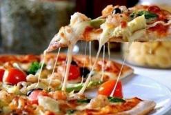 Пицца на сковороде за 5 минут: рецепт на все случаи жизни (видео)