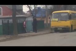 В Черновцах водитель маршрутки избил пассажира (видео)