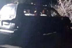 На Днепропетровщине из водоема достали автомобиль с четырьмя телами (видео)