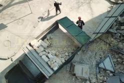 В центре Одессы обрушился старинный дом (видео)