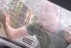 Появилось видео нападения на авто полиции под Харьковом 