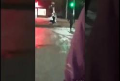 В Запорожье разоблачили девушку, которая под видом бабушки просила милостыню (видео)