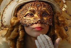 Началось: грандиозный карнавал масок в Венеции (видео)