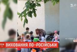 В России заведующая детсада поставила воспитанника на колени и заставила целовать землю (видео)