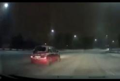 В сеть попал момент смертельного столкновения легковушки с маршруткой в Запорожье (видео)