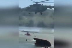 На пляже Харькова вертолет опрокинул лодку (видео)