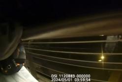 В Києві муніципали запобігли самогубству 30-річної жінки (відео)