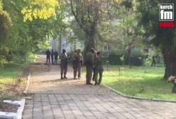 "Люди в масках и осмотры": как возобновилось обучение в Керчи после трагедии (видео)