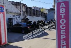 В Днепре автомобиль со взрывчаткой заехал на СТО (видео)