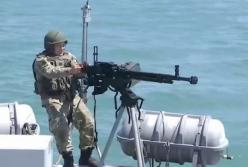 "В море стреляют! Не заплывать за буйки!"-опасно ли купаться на пляжах Приазовья (видео)