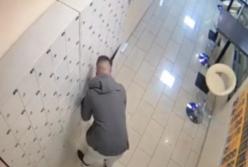 Скандал в Sport Life: у клиента вскрыли ячейку и украли ценные вещи (видео)