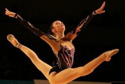 Гимнастка прыгнула на шпагат с 2-метровой высоты (видео)