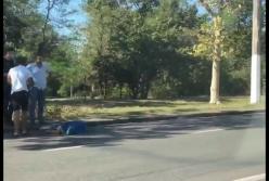 Под колесами иномарки в Одессе погиб пешеход (видео)
