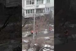 Эпичная драка коммунальщиков в Киеве (видео)