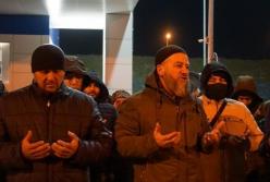 Крымских активистов всю ночь держали на морозе на Керченском мосту (видео)