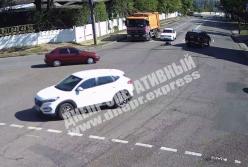 В Днепре внедорожник сбил пенсионера (видео)
