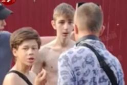 В Киеве подростки избили пенсионера (видео)